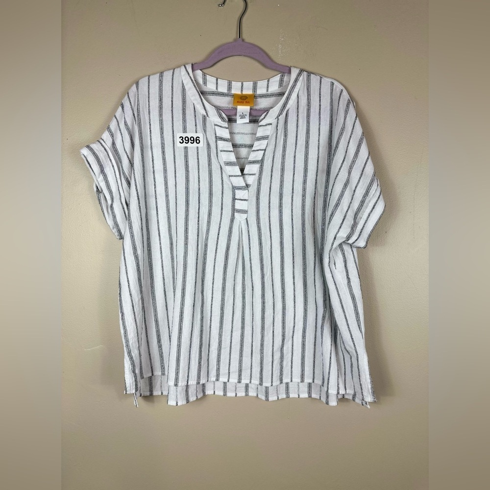 Ruby red large vneck  silver/ white 25 p2p  high low 24f 26” back preowned